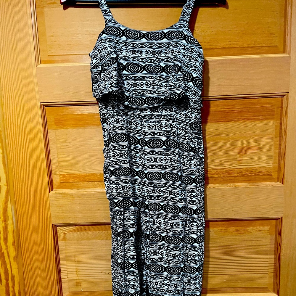 Justice Girls size 12 black and white jumper with pockets